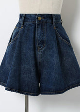 Shorts vaqueros de cintura alta con botones y bolsillos en azul marino con diseño de patchwork